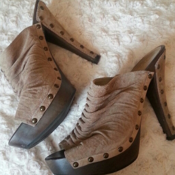 GUESS Open Toe Suede Clogs - Very Sexy! - Picture 2 of 3