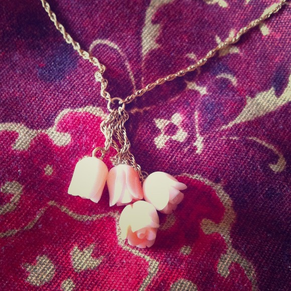 Vintage pale pink rose necklace