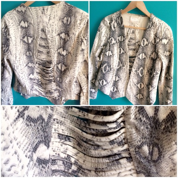 Snake print blazer🐍