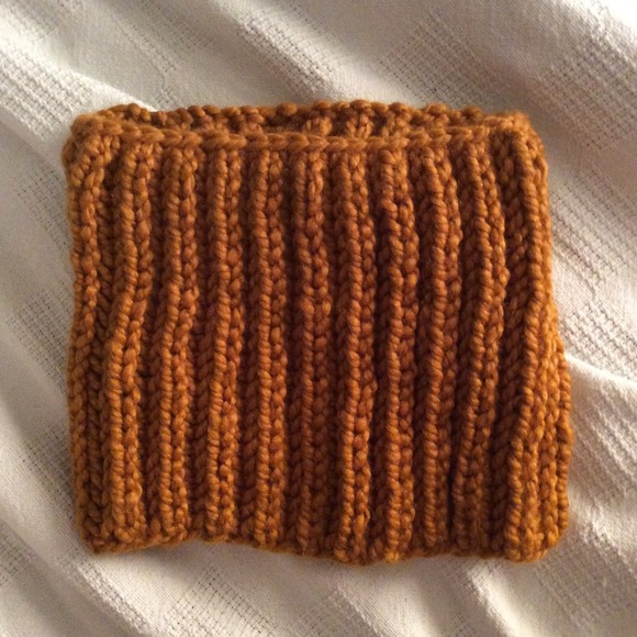 🎉Host Pick!🎊 | Chunky Knit Cowl Scarf / Snood - Picture 2 of 3