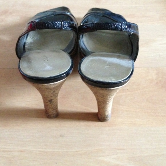 Heels - Picture 4 of 4