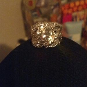 Big & pretty sparkly ring!