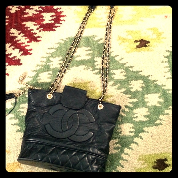 CHANEL Handbags - 👏SOLD ON ANOTHER SITE👏 CHANEL Black Leather Bag