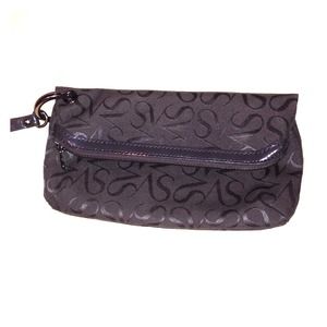 ✨Simply Vera by Vera Wang Wristlet✨