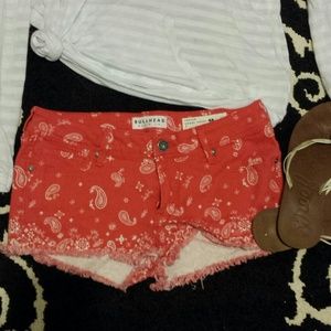 Cute paisley print frayed short shorts