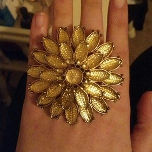 Big sunflower ring