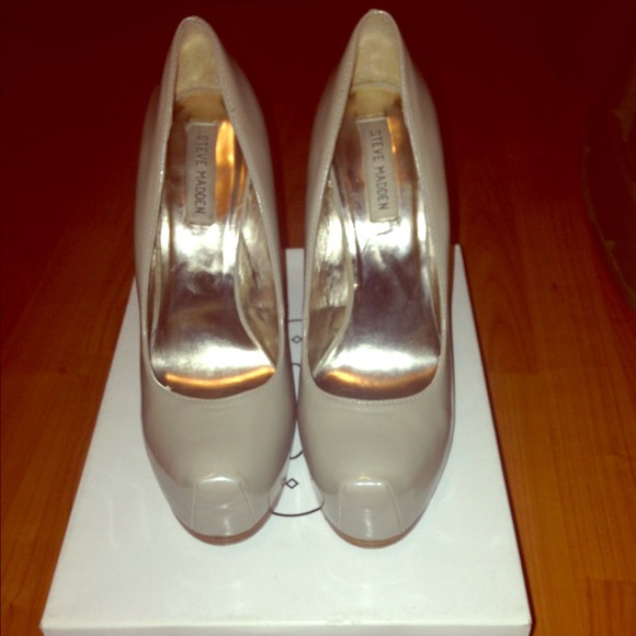 BUNDLED!!!! Nude Steve Madden Pumps