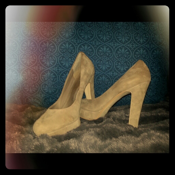 Jessica Simpson Taupe Pumps
