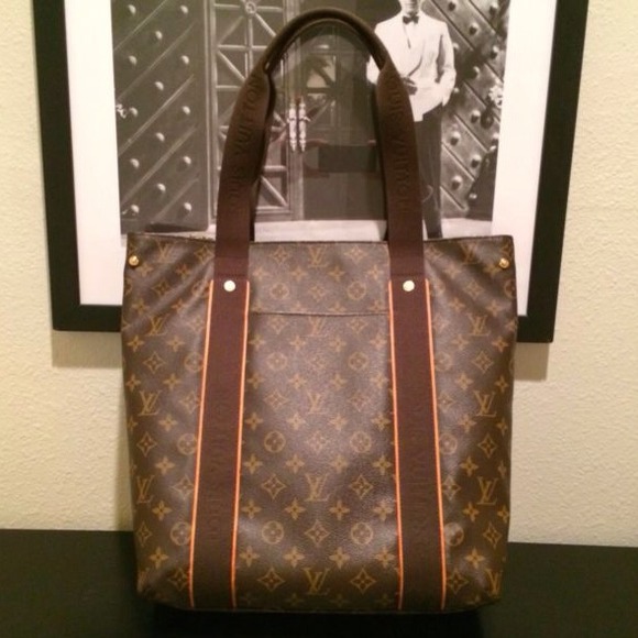 🎉SOLD🎉Authentic Louis Vuitton Cabas Beaubourg