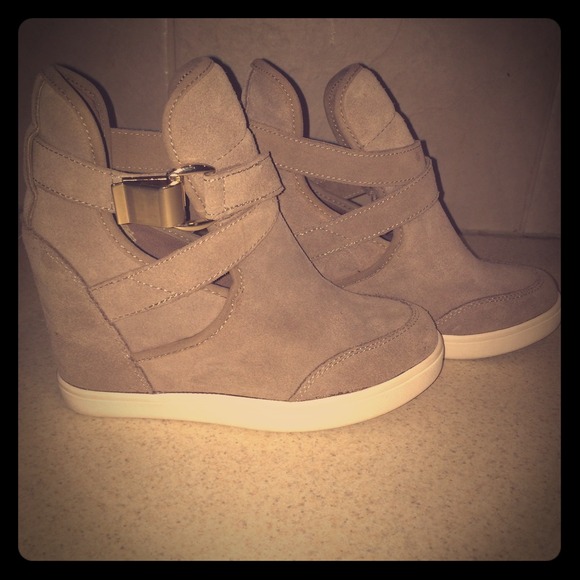 Sneaker wedges