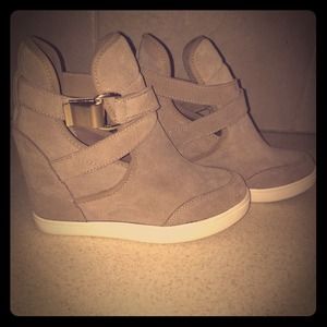 Sneaker wedges