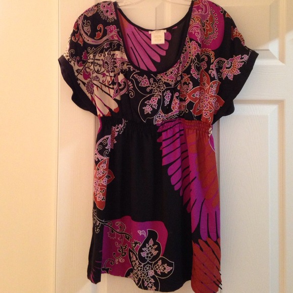 2 patterned tunic tops & bracelet