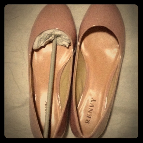 REDUCED👠❗️New Renvy ballet flats beige. In a box. - Picture 1 of 4