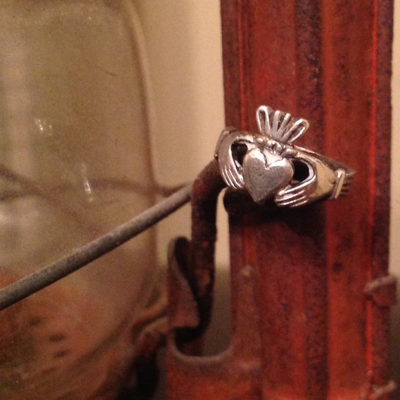 Vintage 925 child's Claddagh ring