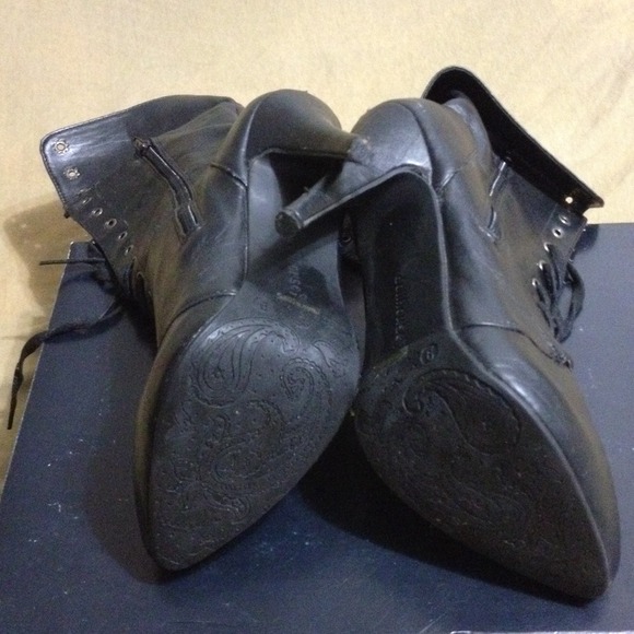 Cute lace up boots size 9 in good condition - Picture 4 of 4