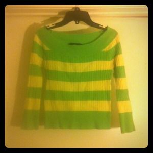 Yellow n green, elbow length, tummy length shirt