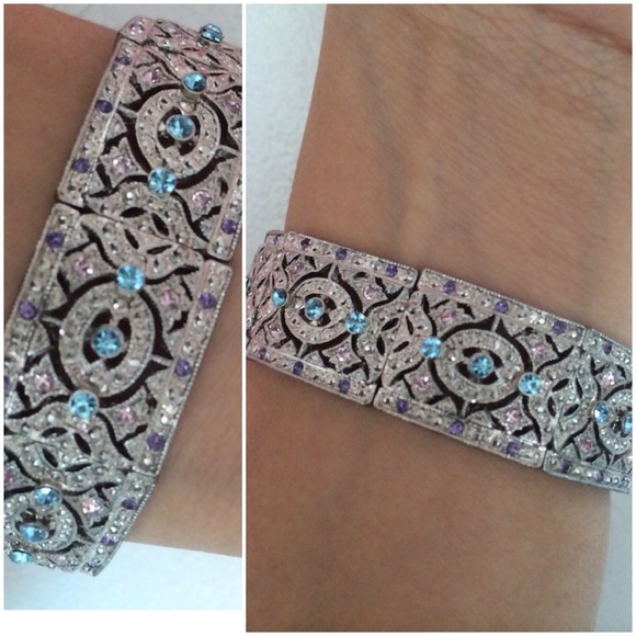 Blue stone silver bracelet 💙