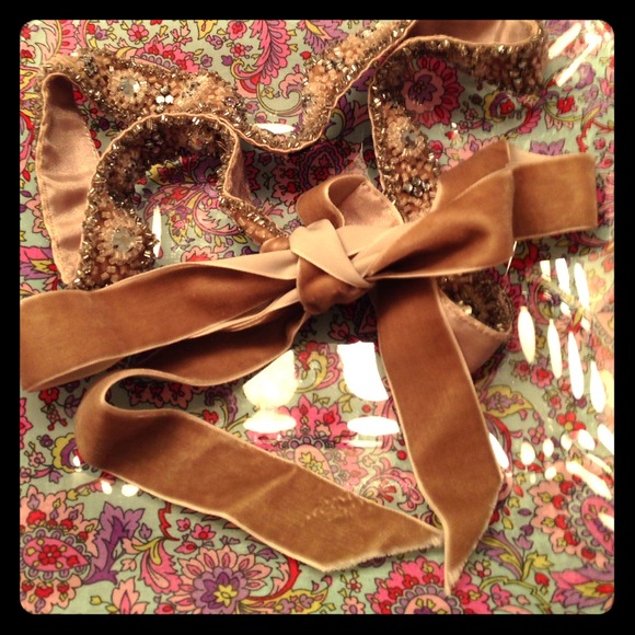 🎉HP 4/17🎉 J crew cream embellished bow belt