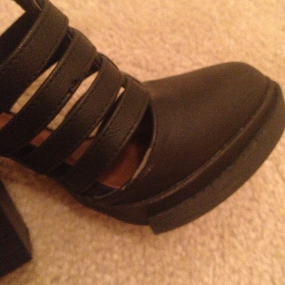 BUNDLED. Cut Out Booties. - Picture 4 of 4