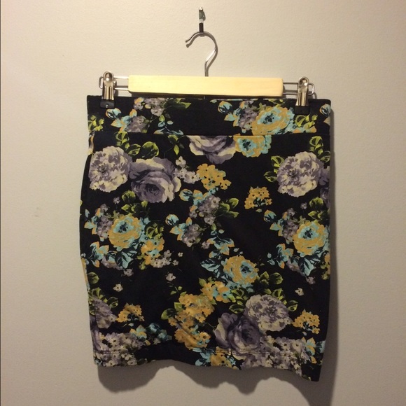 Black and floral fitted skirt
