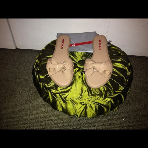 💎💎Prada Nude Leather Bow Flats💎💎