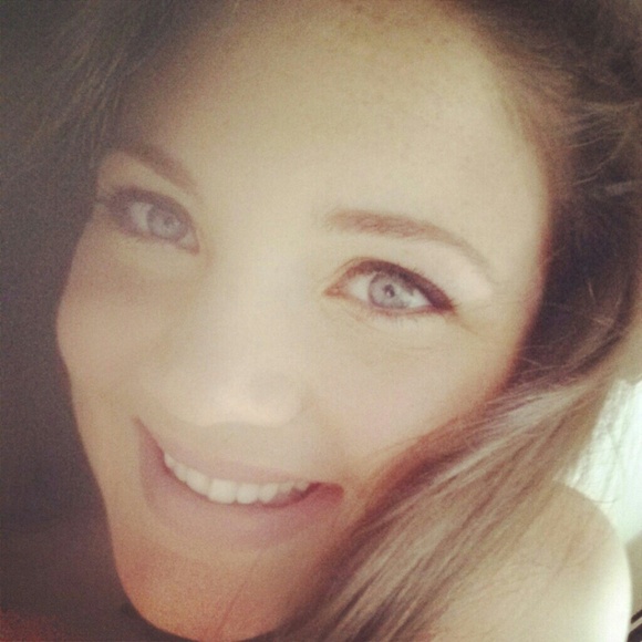 Meet Your Fellow Posher - Picture 2 of 2