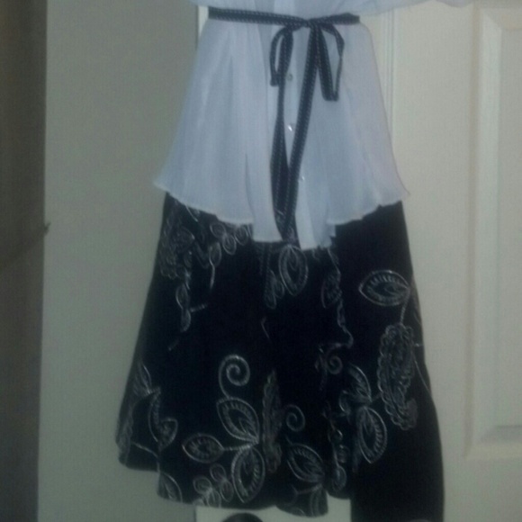 Dress - Picture 2 of 2