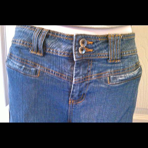 Nice capris - Picture 2 of 2