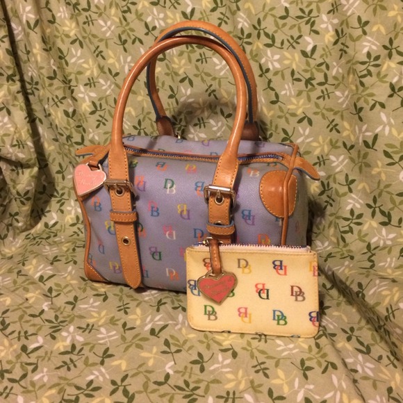 Dooney & Bourke -hold for NALLEDISPERCIO