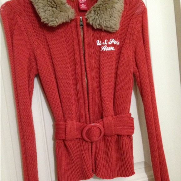 Cute Sweater with Faux Fur Collar 😍 - Picture 3 of 4