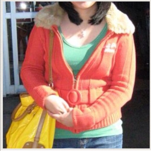 Cute Sweater with Faux Fur Collar 😍 - Picture 4 of 4