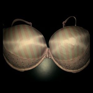 VICTORIA SECRET 36DD PUSH UP BRA