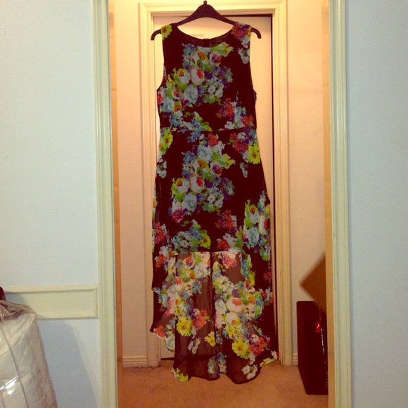 ❌SOLD❌💐Floral Hi-Lo Dress🌷