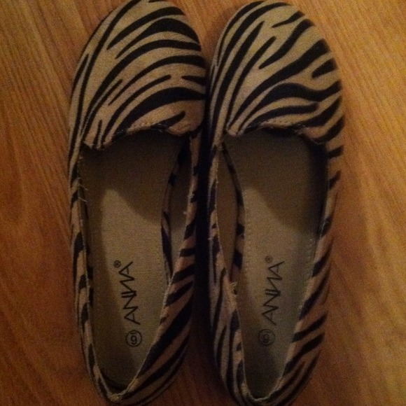 Flat shoes