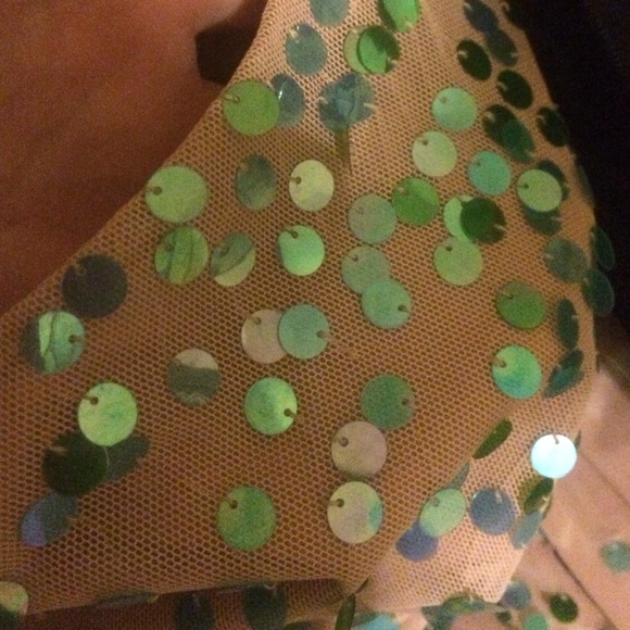 Gorgeous Formal Dress ( make offer I can't refuse) - Picture 2 of 4