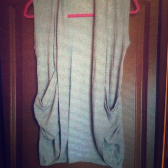 Sleeveless cardigan