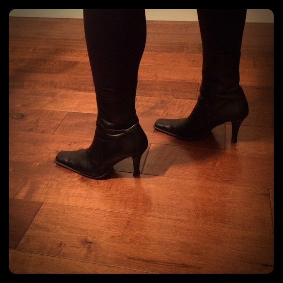 Charles David black ankle boot - Picture 1 of 3