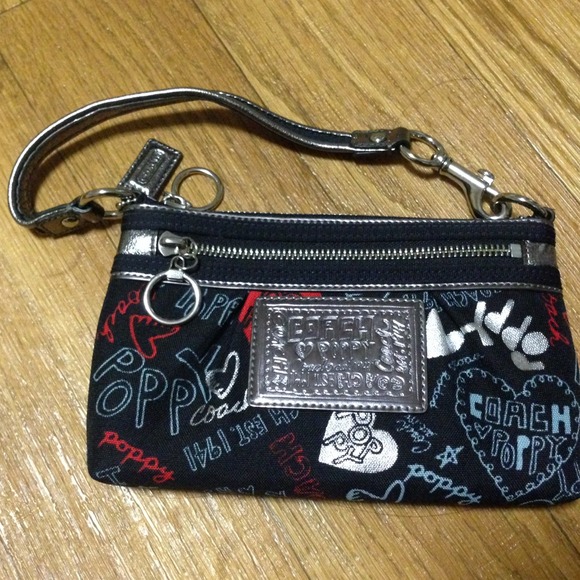🚫Sold🚫Authentic Coach poppy wristlet