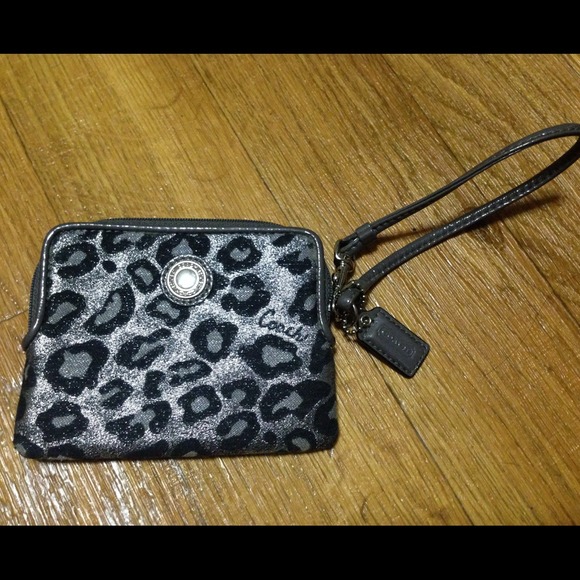 🚫Sold🚫Authentic Coach wristlet