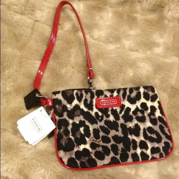 ✨NEW✨ COACH Wristlet