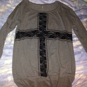 Grey elbow-sleeved shirt with lace cross