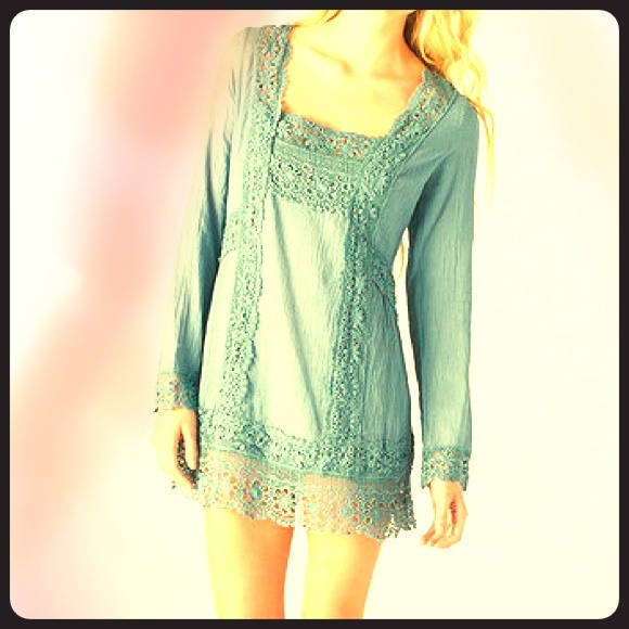 ⭐SOLD⭐ Blue lace tunic - Picture 1 of 4