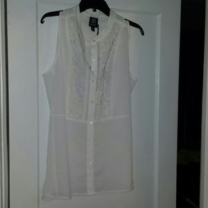 White sleeveless blouse