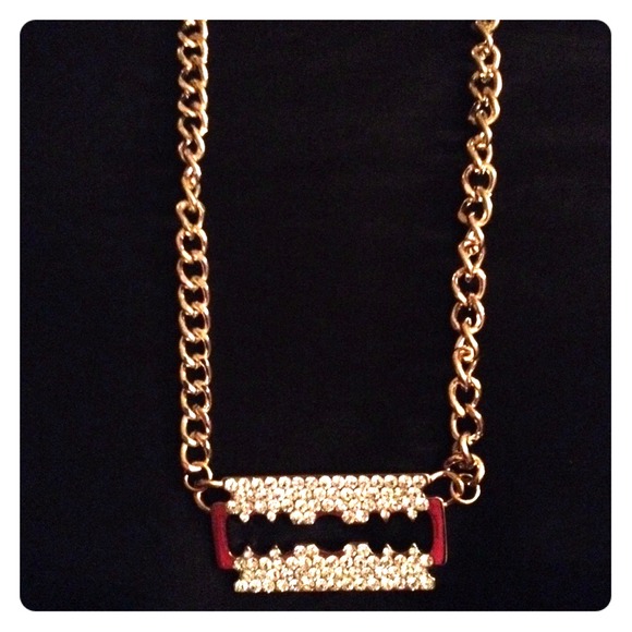 Rhinestone Razor Blade Necklace 💋