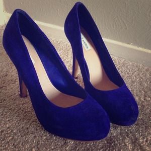 Steve Madden blue suede pumps