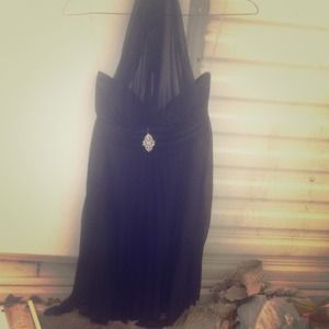 Short black speechless dress