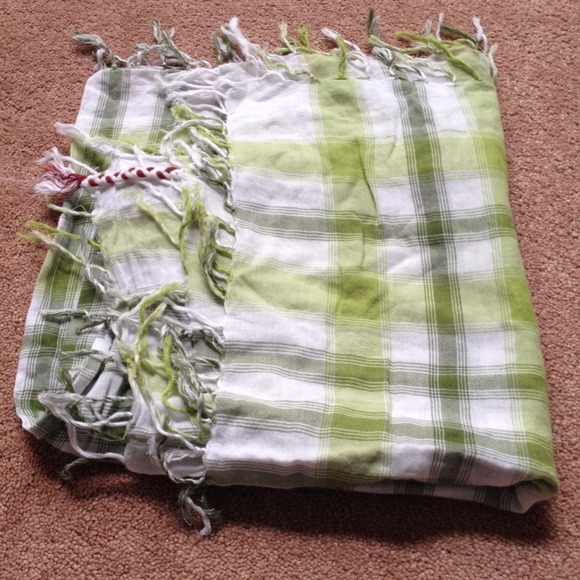 Hollister scarf