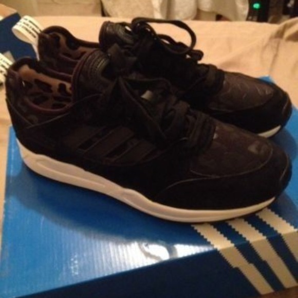Adidas shoes 7 in men 8 women