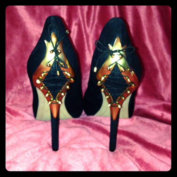 Black velvet Samuel Edelman with gold bow tie!