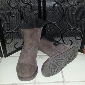 Womens Ugg boots "Bailey Button #5803 style" choc